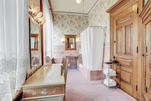 The Gables at Stirling Guest Hotel - image 2