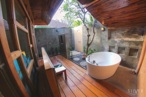 Hot tub, Bundhaya Villas in Pattaya Beach
