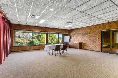 设施服务, 总统汽车旅馆 (Presidential Motel) in 甘比尔山