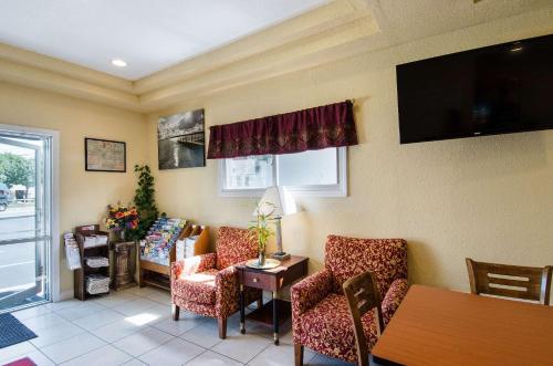 Econo Lodge by Choice - Cape Cod in West Yarmouth, USA