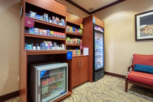 Comfort Suites Rolla - image 10