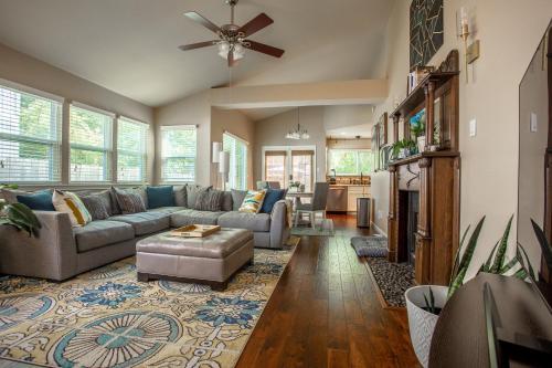 Comfortable, Family and Business Friendly 2BD/2BA House in North Austin