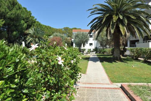 Niki Hotel Apartments - image 10