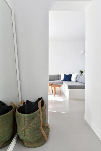 Thiro Santorini - main image