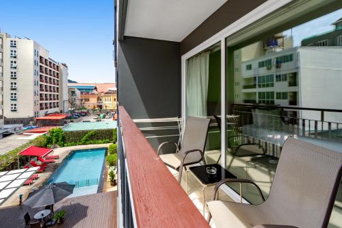 バルコニー/テラス, ザ・ランタン・リゾート・パトン (The Lantern Resort Patong) in プーケット