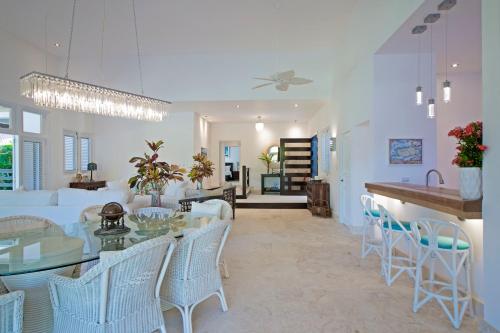 Amazing ocean views with many extras perks Enjoy Fine caribbean living