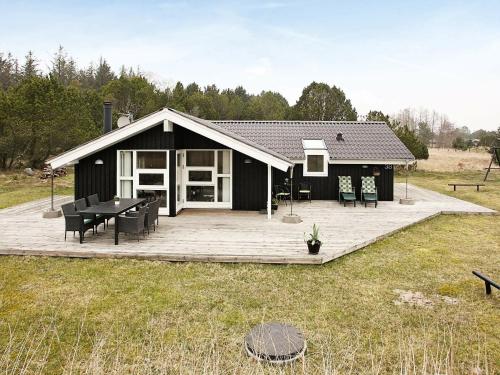  5 person holiday home in lb k, Pension in Ålbæk
