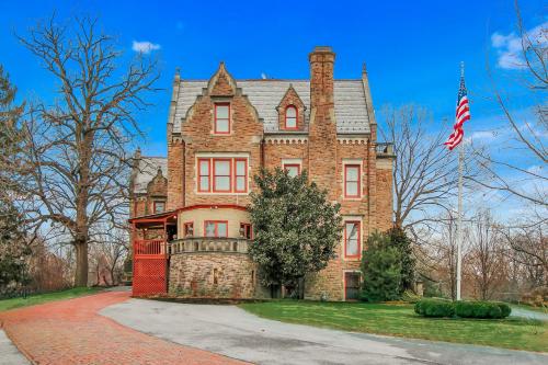 The Gables at Stirling Guest Hotel in Reading, USA