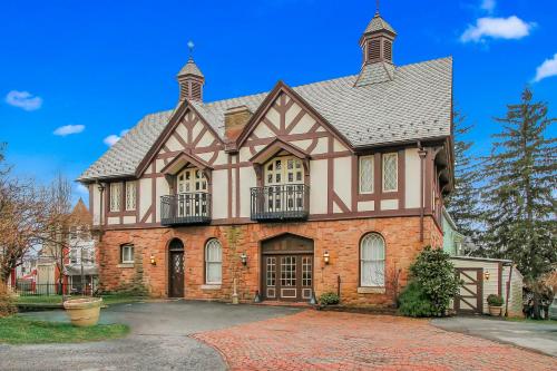 The Gables at Stirling Guest Hotel in Reading, USA