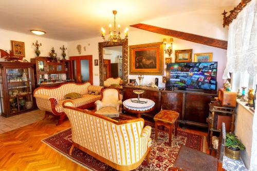 

Vintage Sea View Apartment