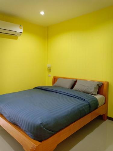 Siri Guesthouse, Sena