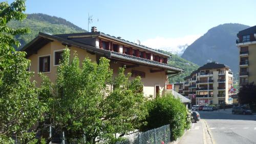 Exterior view, Hotel Arolla in Bourg-Saint-Maurice