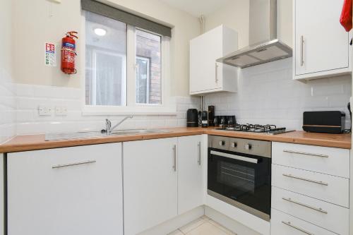 kök, Cosy House in the heart of Beeston with FREE Parking and WiFi in Beeston Central