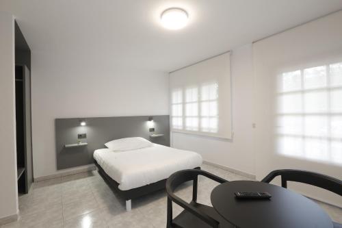 Pensión Dorotea (Pension Dorotea) near สนามบินซานติอาโก เด กอมโปสเตลา