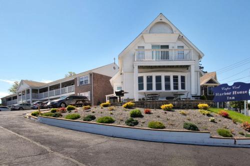 Cape Cod Harbor House Inn in Hyannis, USA