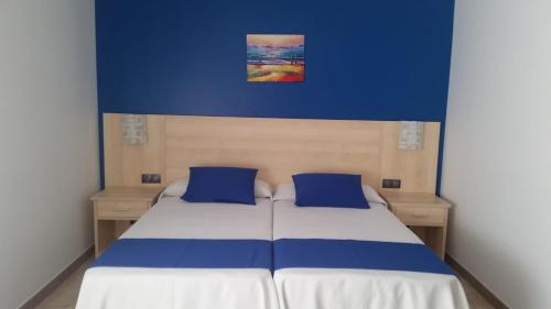 Double or Twin Room image 8