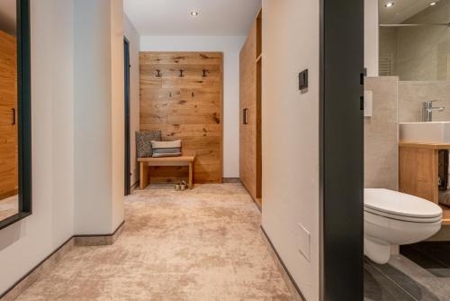 Deluxe Double Room with City View image 5