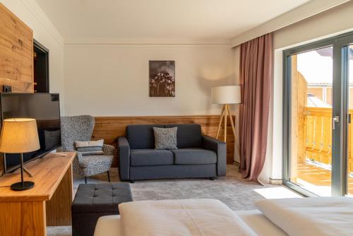 Superior Double Room with Balcony and City View image 9