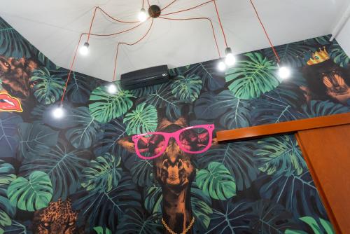 FACES of Jungle-Funky design in vibrant centre - image 11