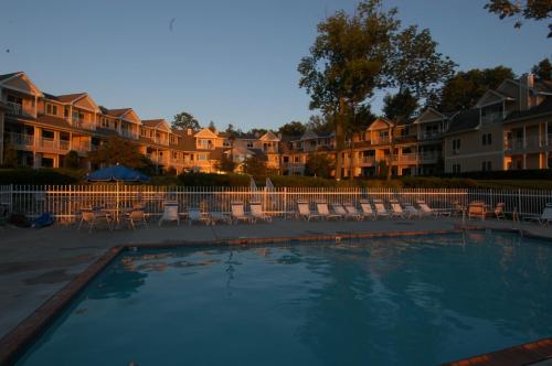 Westwood Shores Waterfront Resort - 수영장