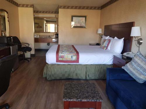 Travelodge by Wyndham Costa Mesa Newport Beach Hacienda