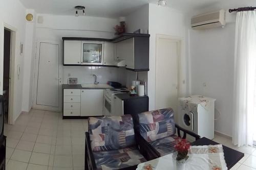  Sunny 1st floor apartment close to the beach in Flogita