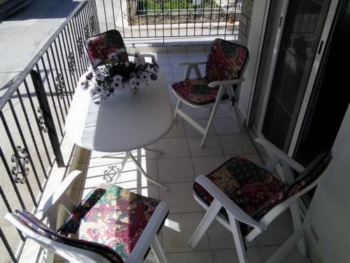  Sunny 1st floor apartment close to the beach in Flogita