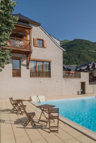 สระว่ายน้ำ, Residence Vignec Village by Actisource in แซงต์ ลารี ซูลง