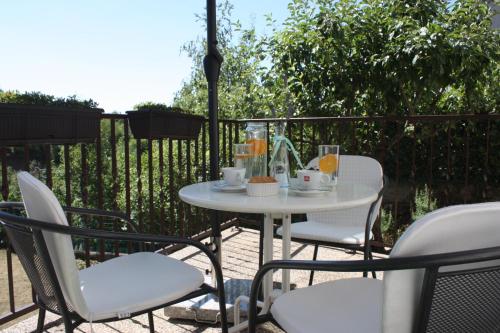  Hidden Green Apartment, Unterkunft in Marinići