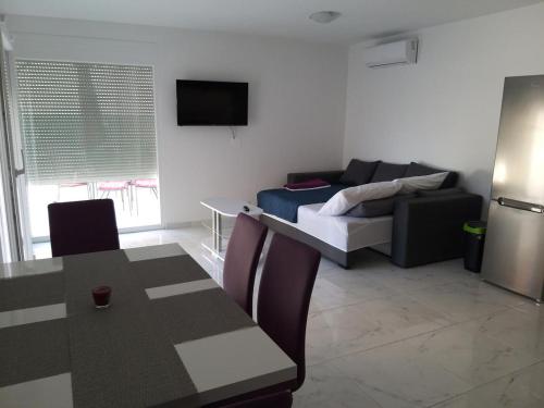 Apartments with a parking space Pirovac Sibenik - 17653