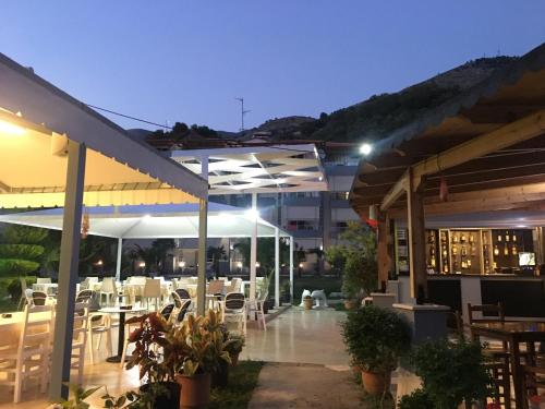 Hotel Beach Restaurant Fabio in Qazim Pali
