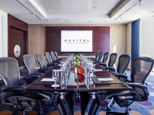 206945874 Sofitel Chicago Magnificent Mile
