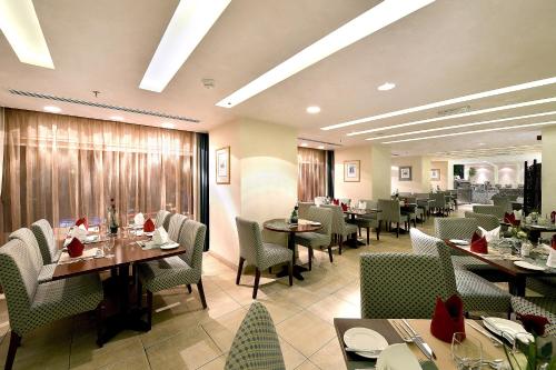 المطعم, فندق سيتي سيزونز الحمراء (City Seasons Al Hamra Hotel) in أبوظبي