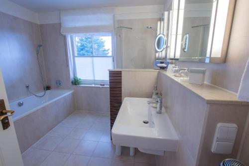 Romantik Hotel Namenlos - image 12