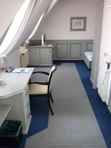 Avenue Hotel - image 12