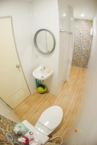 room detail thumbnail 2