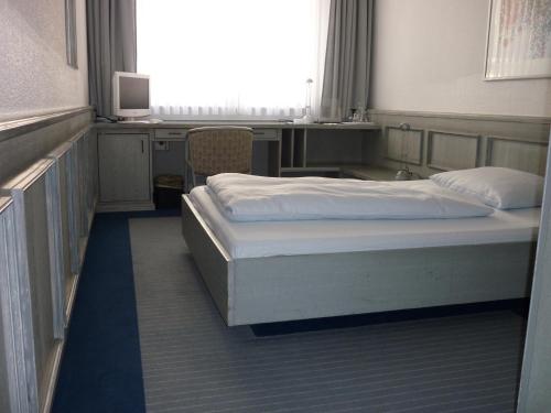 Avenue Hotel - image 10