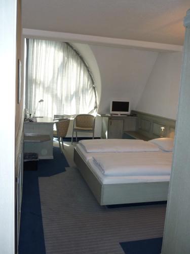 Avenue Hotel - image 5
