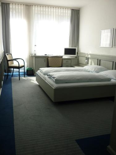 Avenue Hotel - image 6