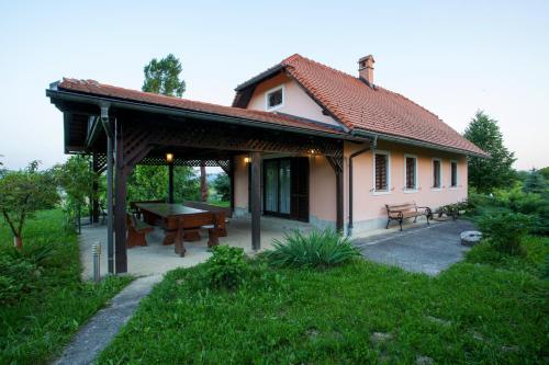  Mladen’s cottage on 12000 m2 (Mladenova Hiža), Pension in Zagorska Sela