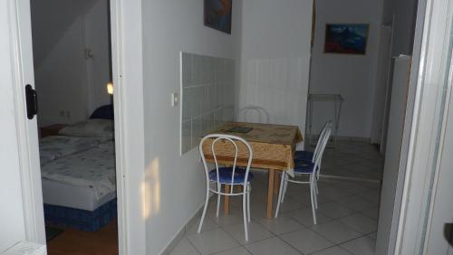 Dotări, Bridgehaus in Balatonfured