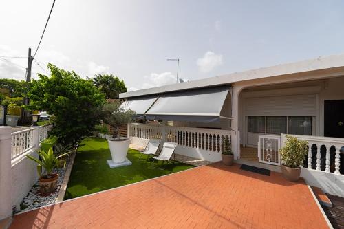 Facilities, Locastudio - Pomme Kanel in Sainte Anne