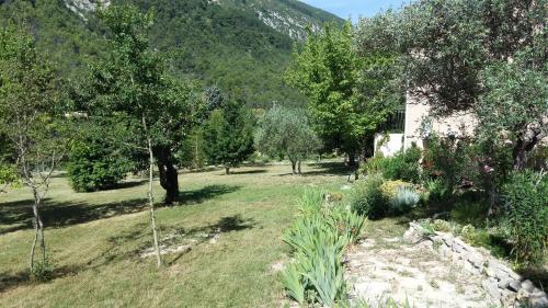 VILLA GABRIEL, villa entière en pleine nature, wifi