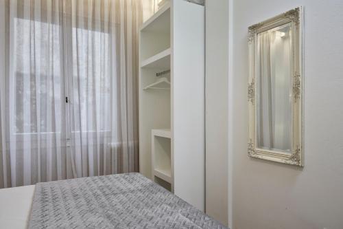 Cozy and Bright 2BD Apartment in Kolonaki - image 2