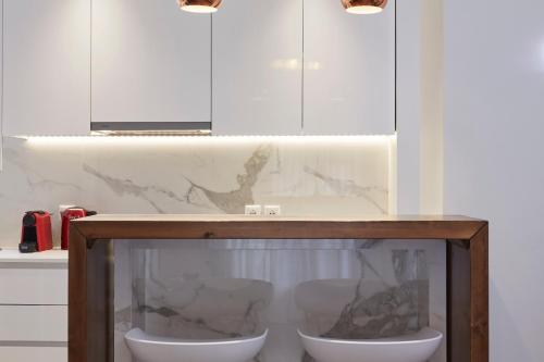 Cozy and Bright 2BD Apartment in Kolonaki - image 6