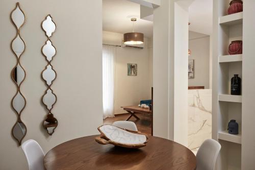 Cozy and Bright 2BD Apartment in Kolonaki