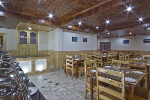 Restaurant, Hayer Regency in Siyal