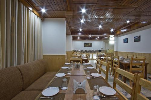 Restaurant, Hayer Regency in Siyal