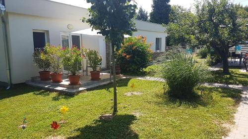 Hóvirág Apartman Balatonberény - Chambre d'hôtes - Balatonberény