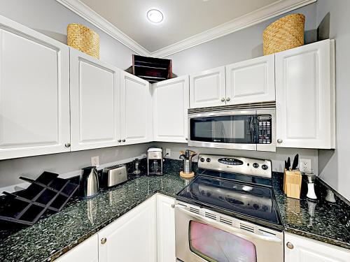 New Listing! Chic Belltown Court Condo With Pool Condo - image 8